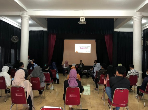 Benny Institute luncurkan “Lalu Hujan, Lalu Cinta” karya Juli Yandika
