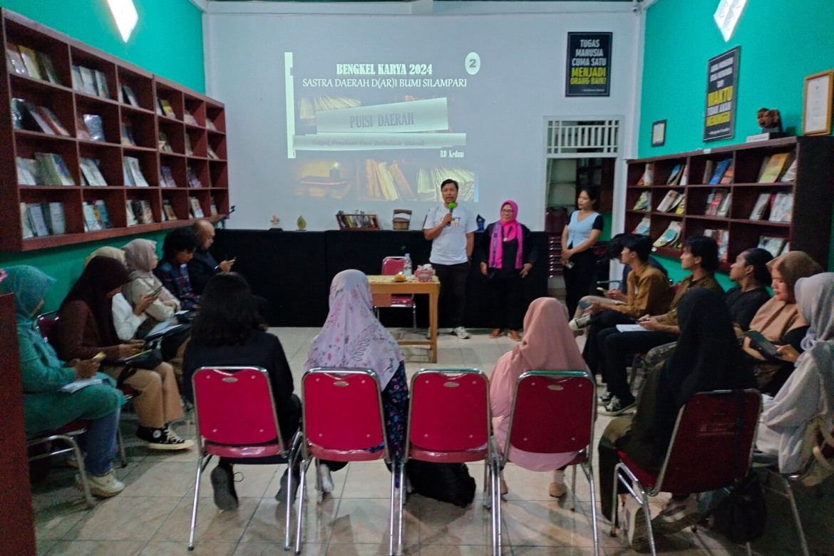 Belajar Menulis, Membaca Dunia